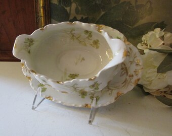 French Gravy Boat With Attached Underplate, Romantic Dining, Grandmillennial Style