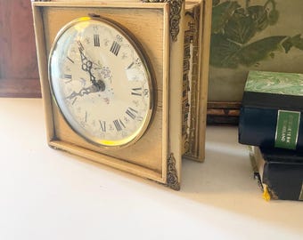 VINTAGE WALL GALLERY