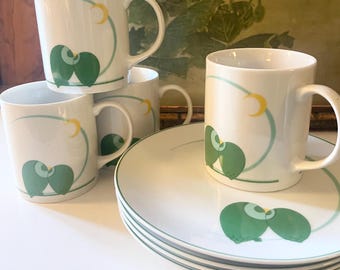 Vintage The Toscany Collection Kissing Parrots Mug Snack Set, Four 1980's Green and Yellow Coffee Mug and Plate, Post Modern Tea Set