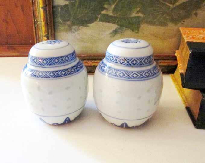 Vintage Blue and White Salt & Pepper Shakers, Canton Style, Chinoiserie Tabletop Decor Etsy