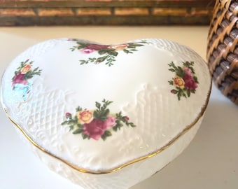 Vintage Royal Albert "Old Country Roses" Heart Shaped Trinket Dish, Romantic Grandmillenial , Valentine's Day Gift, Cottage Core