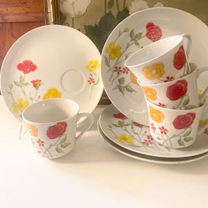 Vintage Seymour Mann &quot;Flower Garden&quot;  Mug Snack Set, Four 1980&#39;s Red and Yellow Flowers Coffee Mug and Plate, Post Modern Tea Set