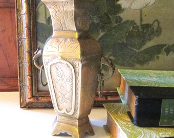 Vintage Chinoiserie Door Knocker Brass Vase, Ming Style Brass Vase, Brass Decor, Chinoiserie, Brass Vessel, Etched Brass, Floral Vase Gift
