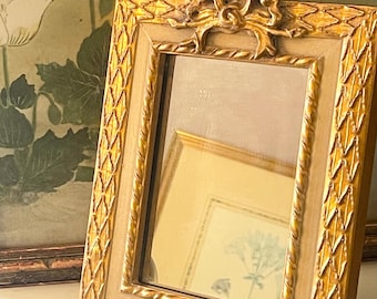 VINTAGE WALL GALLERY