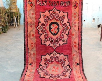 Alfombra bereber marroquí tejida a mano – Alfombra boho de lana roja y rosa (1,90 × 0,90 m)