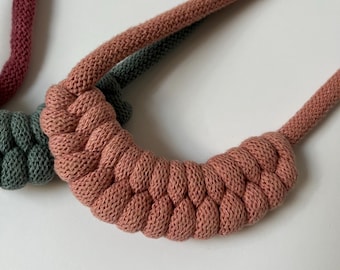 Gepersonaliseerde macramé ketting als cadeau voor de leraar | Bedankcadeau voor het einde van het schooljaar | Handgemaakte boho sieraden voor de onderwijsassistent | Op maat gemaakt