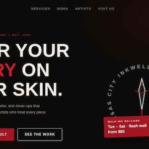 Könnte beinhalten: Eine Website-Startseite für Inkwell Tattoo & Piercing mit schwarzem Hintergrund sowie weißem und rotem Text. Die Hauptüberschrift lautet WEAR YOUR STORY ON YOUR SKIN. Ein kreisförmiges Logo zeigt ein Nadel-Symbol und ein rotes Feld vermerkt walk-ins welcome.