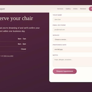 Könnte beinhalten: Eine Website-Oberfläche für Lacquer mit dunkelviolettem Hintergrund und einem weißen Buchungsformular. Die Seite enthält den Text Reserve your chair, Geschäftszeiten von Dienstag bis Freitag 9-19 Uhr, Samstag 9-17 Uhr und einen Request Appointment Button.