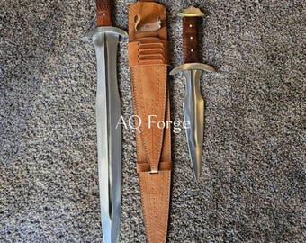 Juego de 2 espadas medievales de doble filo de acero al carbono y dagas de caza hechas a mano con funda de cuero.
