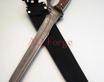 Espada de caza de acero al carbono de 26 pulgadas de largo, espiga completa, empuñadura de madera de rosa con guarda en D y funda de cuero.