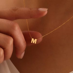 Collar con inicial, collar con letra personalizada, regalo personalizado, regalo para ella, collar con monograma, collar con inicial de oro, collar delicado.