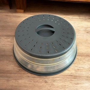 Microwave Splatter Cover with Vent Holes – Foldable Food Cover & Colander Lid – BPA-Free Dishwasher Safe Microwave Plate Guard for Heating