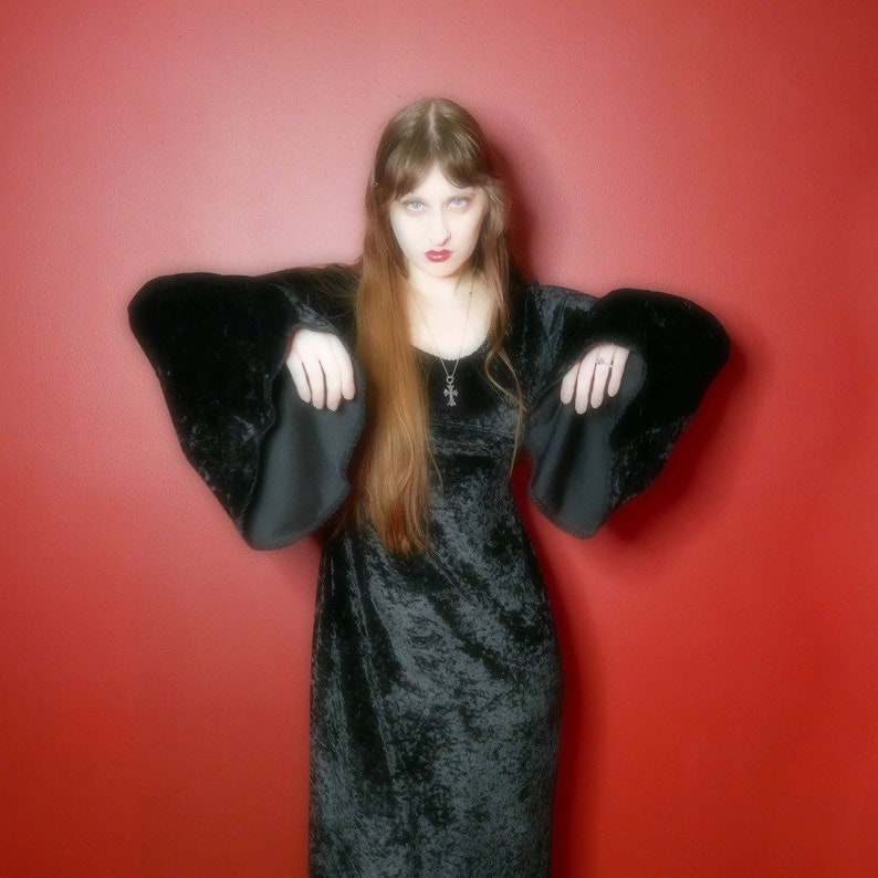 vtg 90s goth black velvet witchy dress with bell sleeves size M