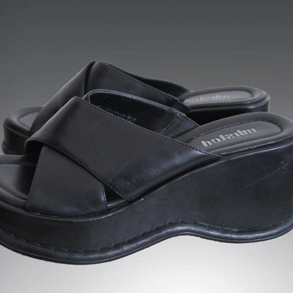 90s women's minimalist platform cross over strap sandals size 7.5