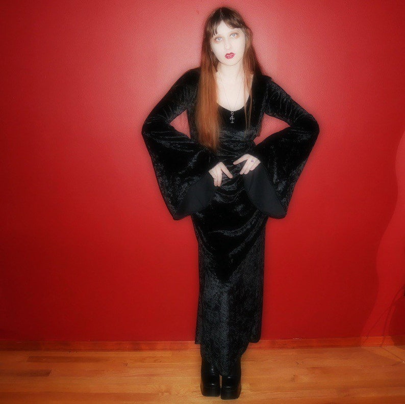 vtg 90s goth black velvet witchy dress with bell sleeves size M
