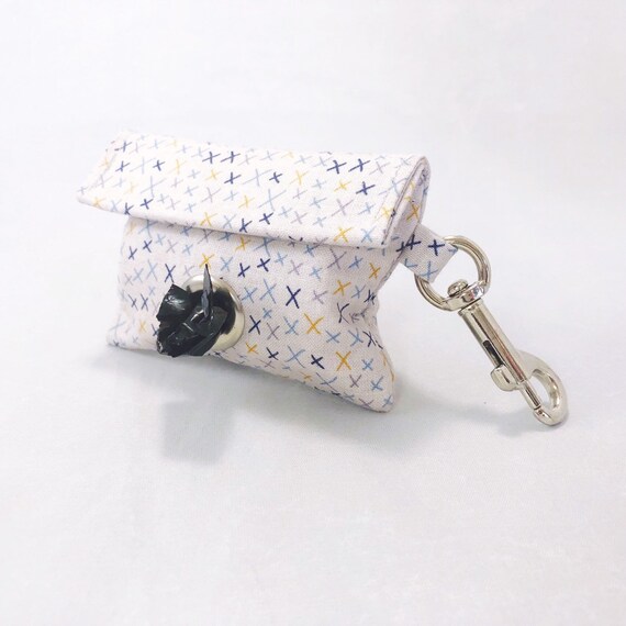 Housoutil Dog Poop Bag Holder - Portable Dispenser With Hanging Hook For Dog Walking