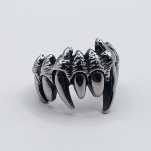 Ring &quot;Fangstrike&quot;
