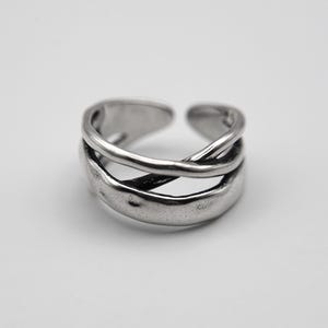 Ring &quot;Twist Void&quot;