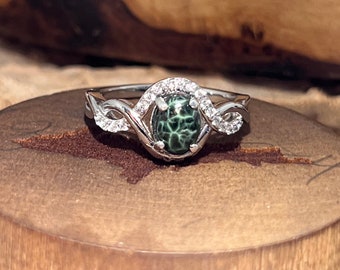 Isle Royale Michigan Greenstone Sterling Silver with Cubic Zirconia Ring size 7 (Chlorastrolite)