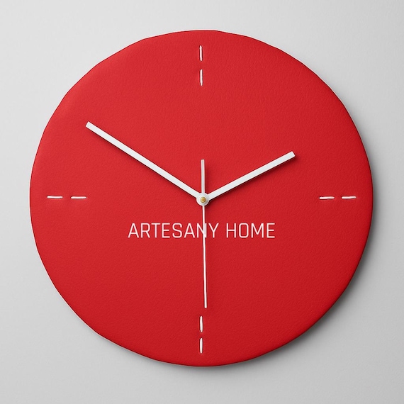 Reloj de pared artesanal de cuero rojo ARTESANY HOME | Personalizable y hecho a mano. Moderno e industrial