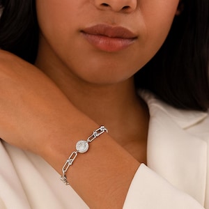 Sleek Silver Paperclip Bracelet - Versatile Adjustable Design - Minimalist Modern Style