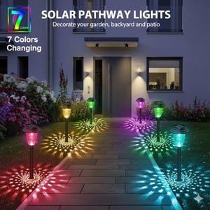 Puede incluir: Luces solares de camino iluminan un sendero con una variedad de colores. Las luces negras proyectan un patrón circular en el suelo. El texto en la imagen dice "7 Colors Changing" y "Solar Pathway Lights".