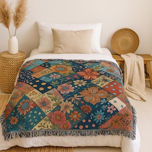 Blommigt lapptäcke vävd filt – Överkast i vintagestil i cottagecore | Färgglad bohemisk blommig gobeläng | Mysig sofffilt i lantligt mönster som present