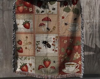 Cottagecore Strawberry & Bee Woven Throw Blanket – Vintage Patchwork Mushroom Blanket, Cozy Tea Time Tapestry, Farmhouse Kitchen Decor Gift