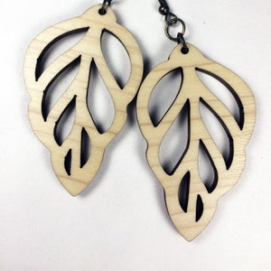 Curvy||Laser Cut Leaf Poplar Dangle Earrings