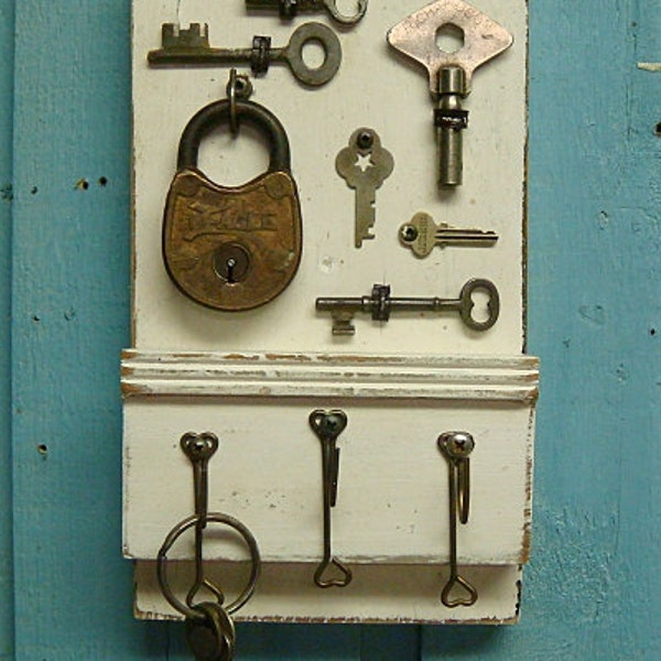 Weathered White Skeleton Key Key Holder With Skeleton Keys and Lock
