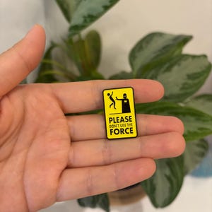 Funny Star Wars Enamel Pin: &quot;Please Don&#39;t Use the Force&quot; Geeky Badge