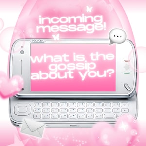 Op de afbeelding: Een witte Nokia-telefoon met een uitschuifbaar toetsenbord, met de tekst "what is the gossip about you?" op een roze scherm. De afbeelding heeft een roze achtergrond met de woorden "incoming message!" en een tekstballon.