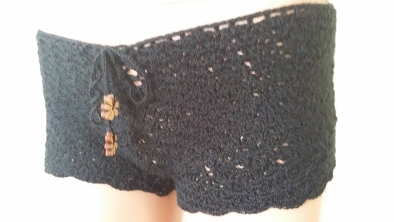 Lady's cotton , crochet shorts image 4