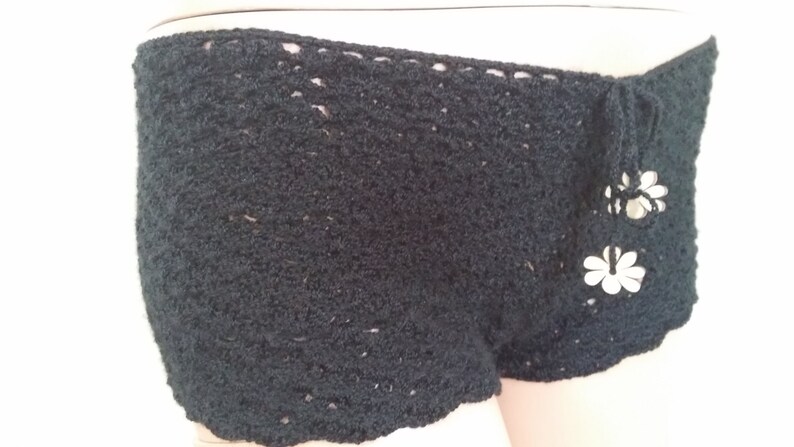 Lady's cotton , crochet shorts image 5