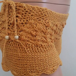 On sqle , Crochet shorts