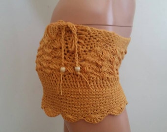 On sqle , Crochet shorts