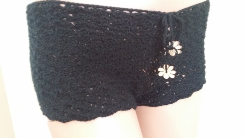 Lady's cotton , crochet shorts image 3