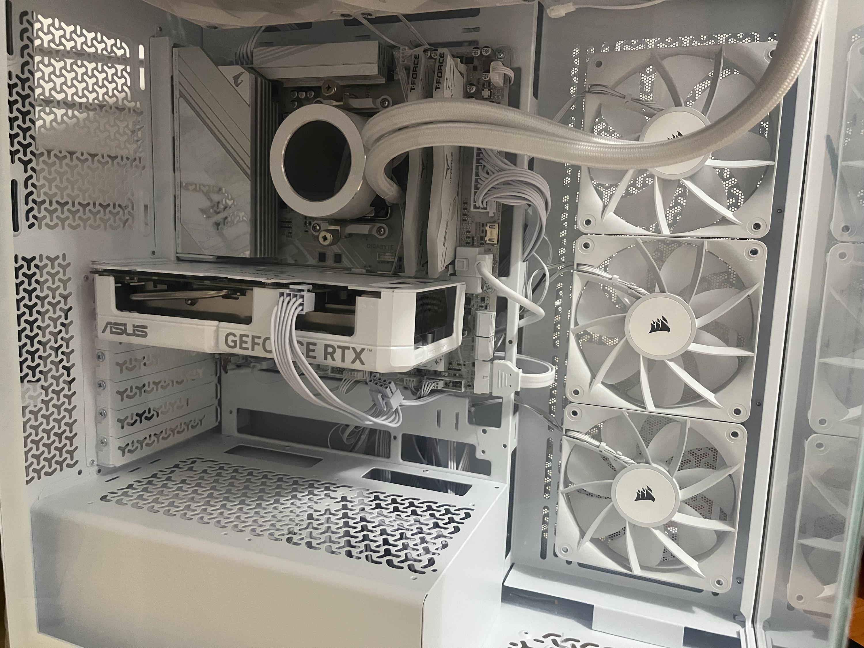 The Icebear | All White Midrange Gaming PC | RX 9060XT | Liquid