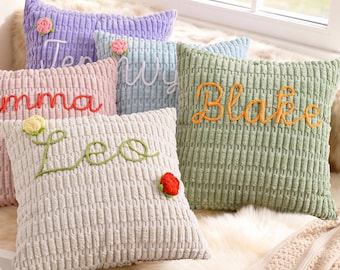 Coussin personnalisé avec prénom en chenille brodé, Coussin personnalisé, Décoration d'intérieur