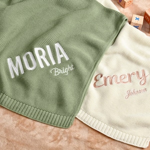 パーソナライズされたニットベビーブランケット、カスタムベビーネームブランケット、刺繍ベビーネームブランケット、モノグラム新生児ギフト、ベビーシャワーギフト