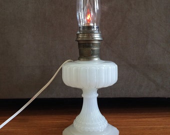 WORKS! 1930s ALADDIN B White Moonstone Electrical Oil Lamp Burner Chimney Vintage
