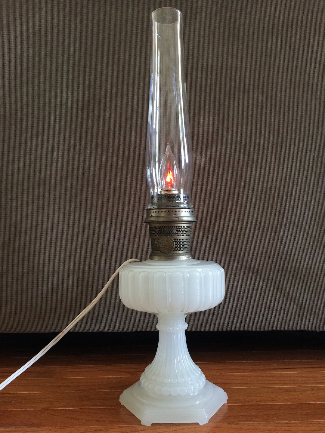 WORKS! 1930s ALADDIN B White Moonstone Electrical Oil Lamp Burner