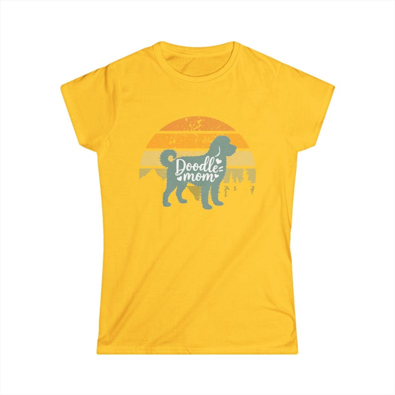 Doodle Mom T-Shirt: Softstyle Tee for Dog Lovers Bild 5