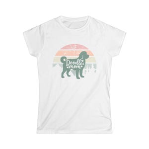 Doodle Mom T-Shirt: Softstyle Tee for Dog Lovers Bild 2