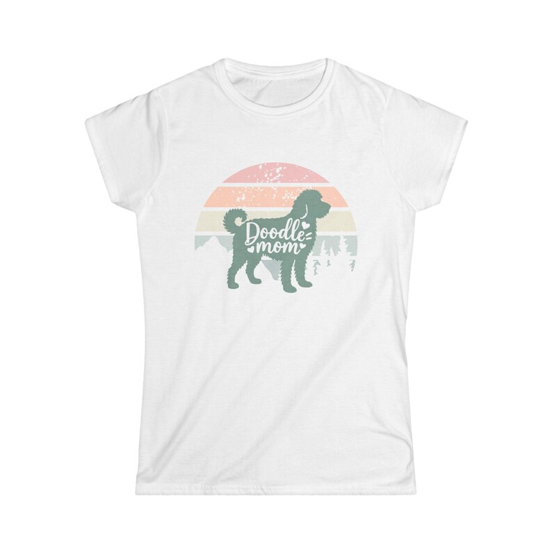 Doodle Mom T-Shirt: Softstyle Tee for Dog Lovers Bild 2