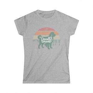 Doodle Mom T-Shirt: Softstyle Tee for Dog Lovers Bild 3