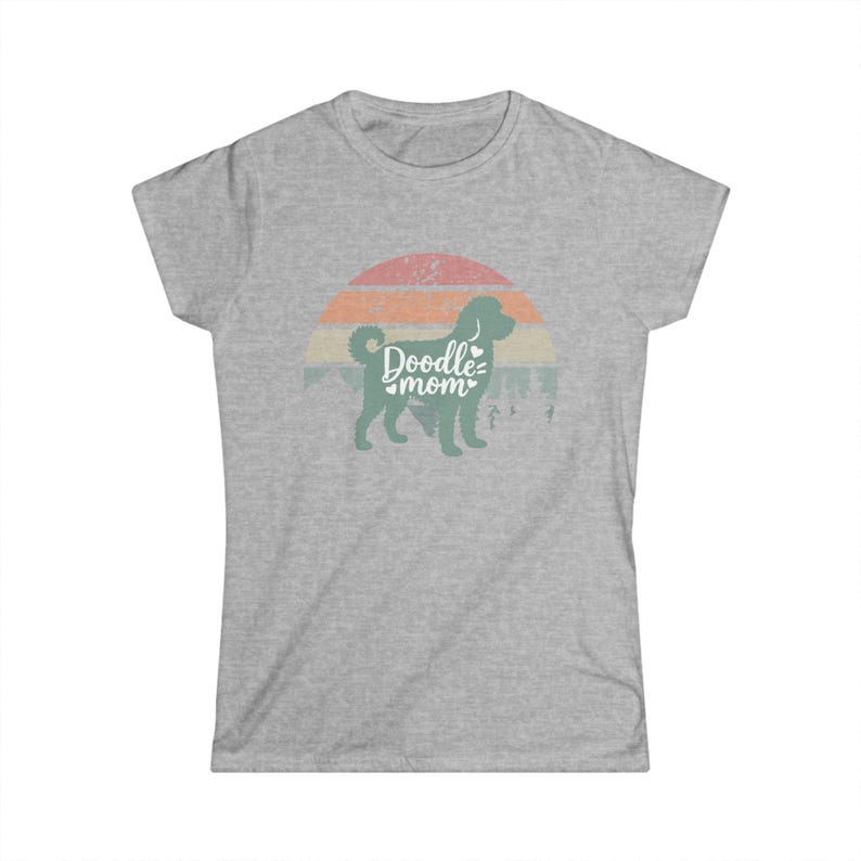 Doodle Mom T-Shirt: Softstyle Tee for Dog Lovers Bild 3
