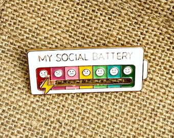Pin esmaltado "Mi batería social", pin con indicador de rayo deslizante, insignia de humor para introvertidos arcoíris, bonito pin de regalo