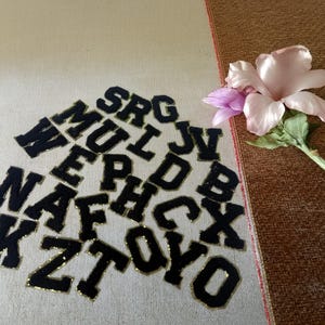 Parches de letras de chenilla para planchar en ropa, parches de letras con ribete dorado, bordados de alfabeto de moda para planchar