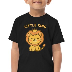幼児用ジャージーTシャツ、リトルキングTシャツ、かわいいライオンベビーTシャツ、かわいい漫画ジャングル動物シャツ、子供や幼児へのギフト、柔らかく愛らしい